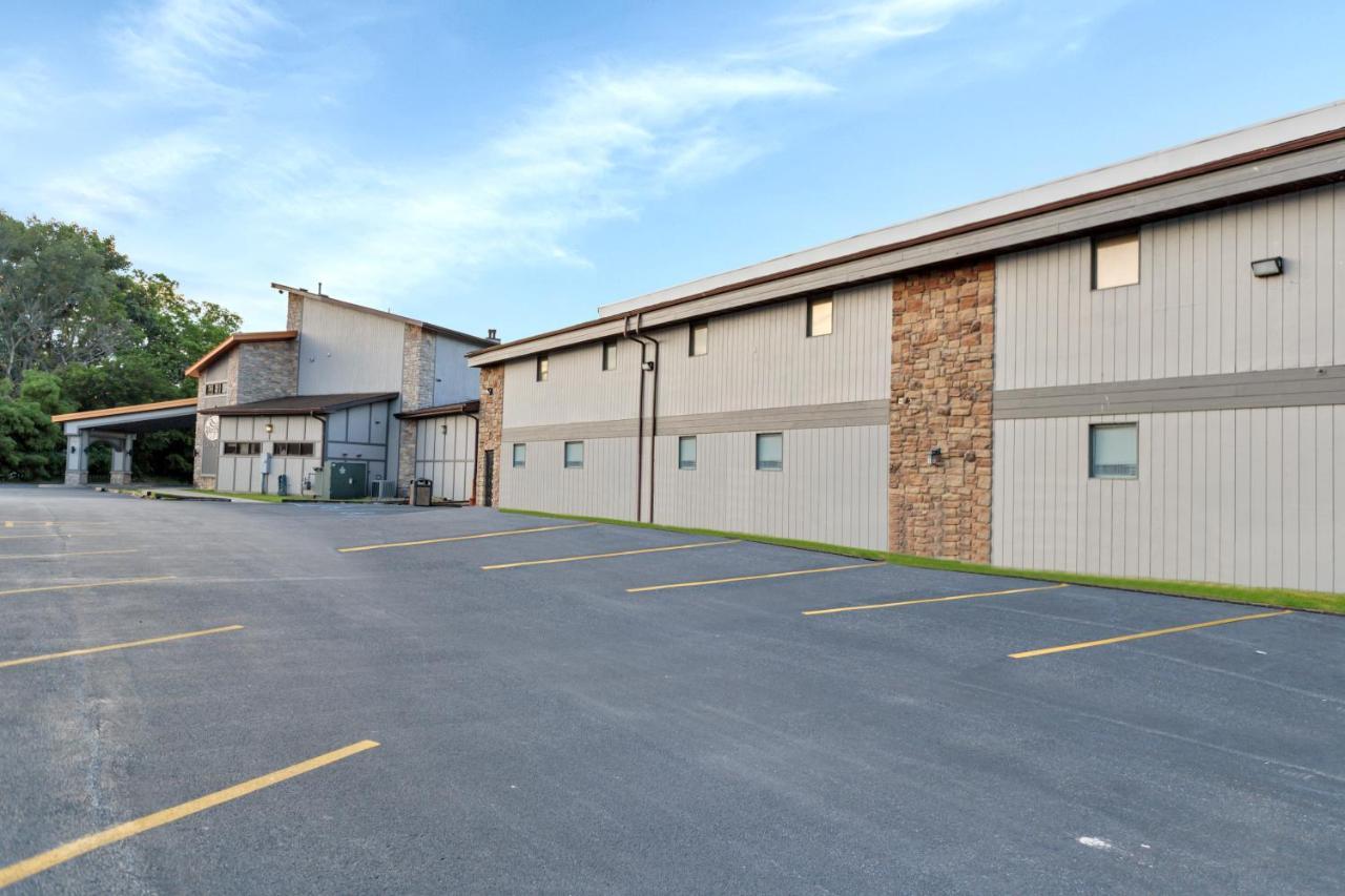Waterbird Lakeside Inn Chesterton Exterior foto